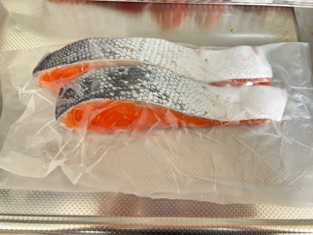 コストコの鮭をプレスンシールで小分け冷凍